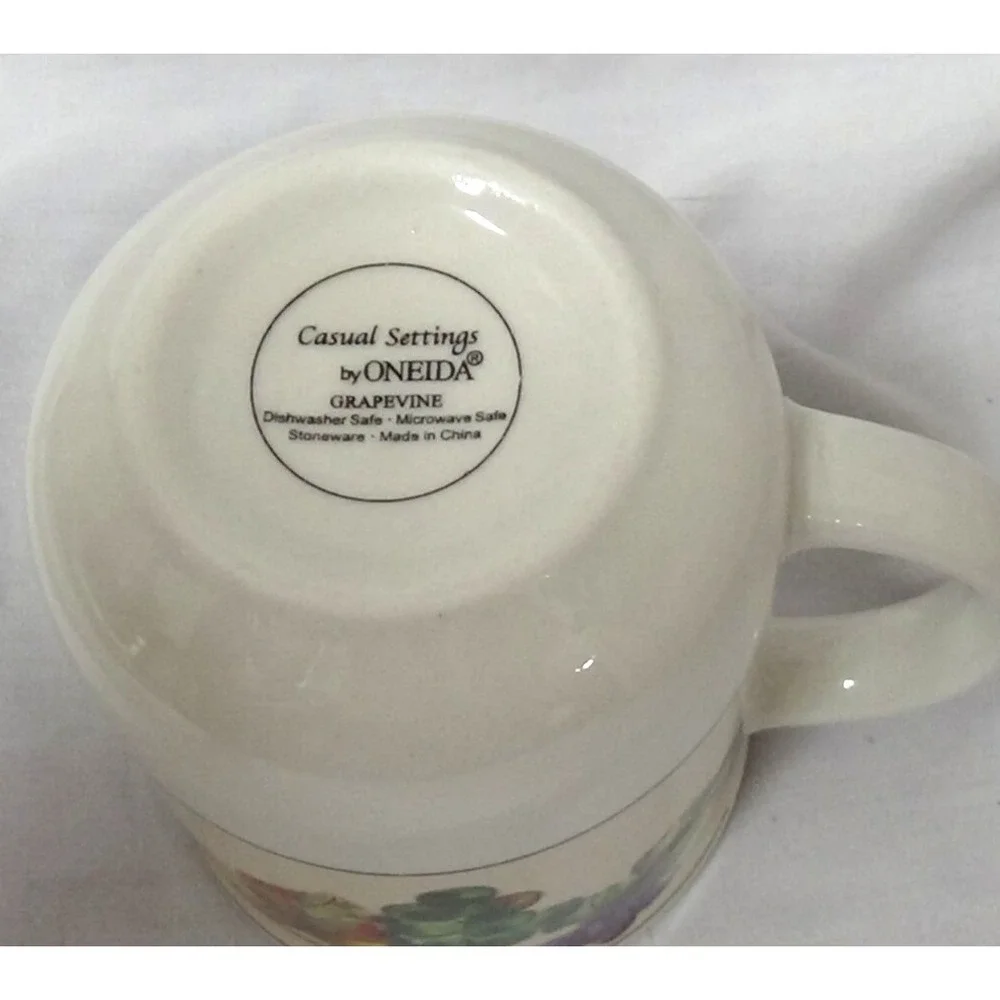 Grapevine Coffee Cup Oneida Casual Setting Purple Grape #191B